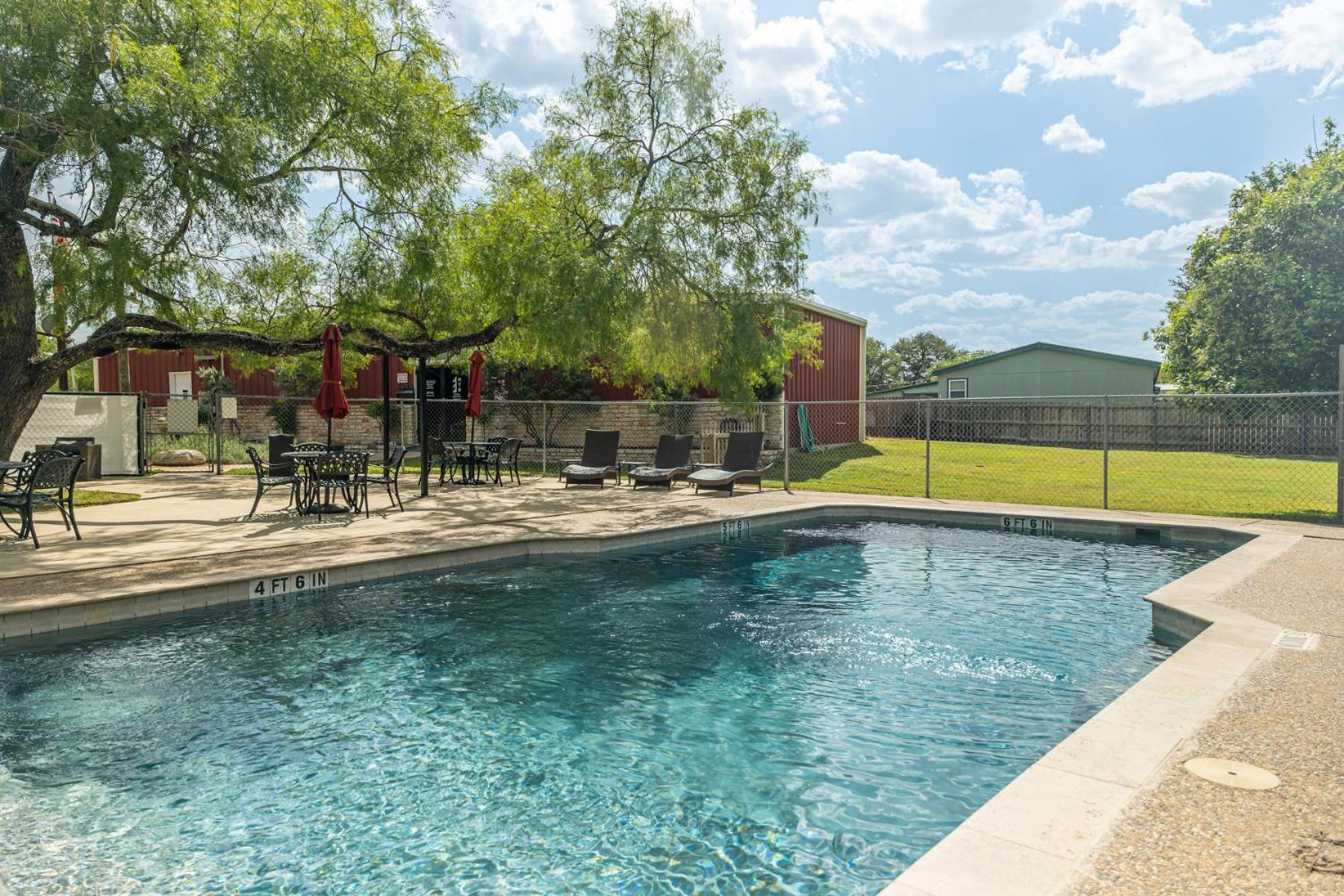 Htr Tx Hill Country Campground Кервилл Экстерьер фото