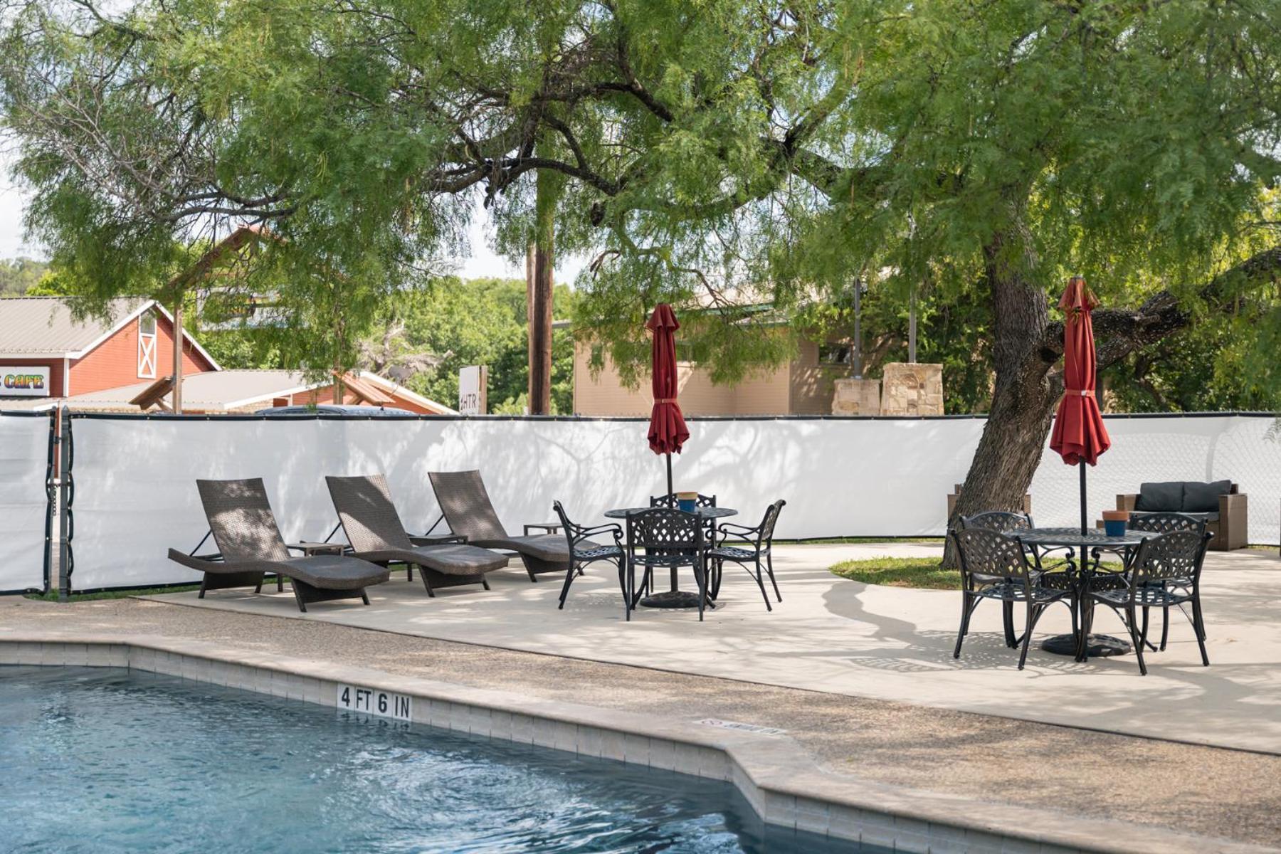 Htr Tx Hill Country Campground Кервилл Экстерьер фото